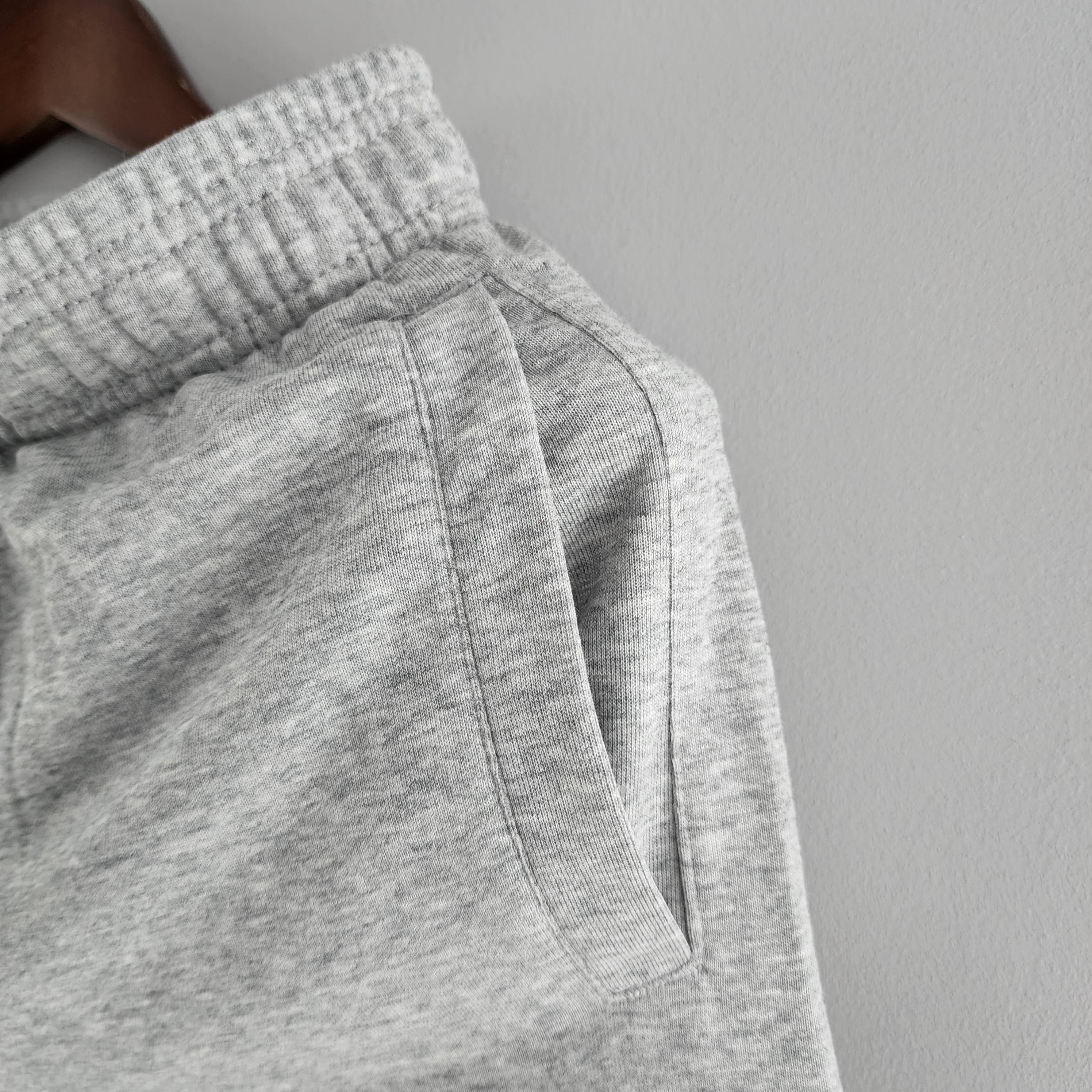 Shorts Moletom Nike - Cinza
