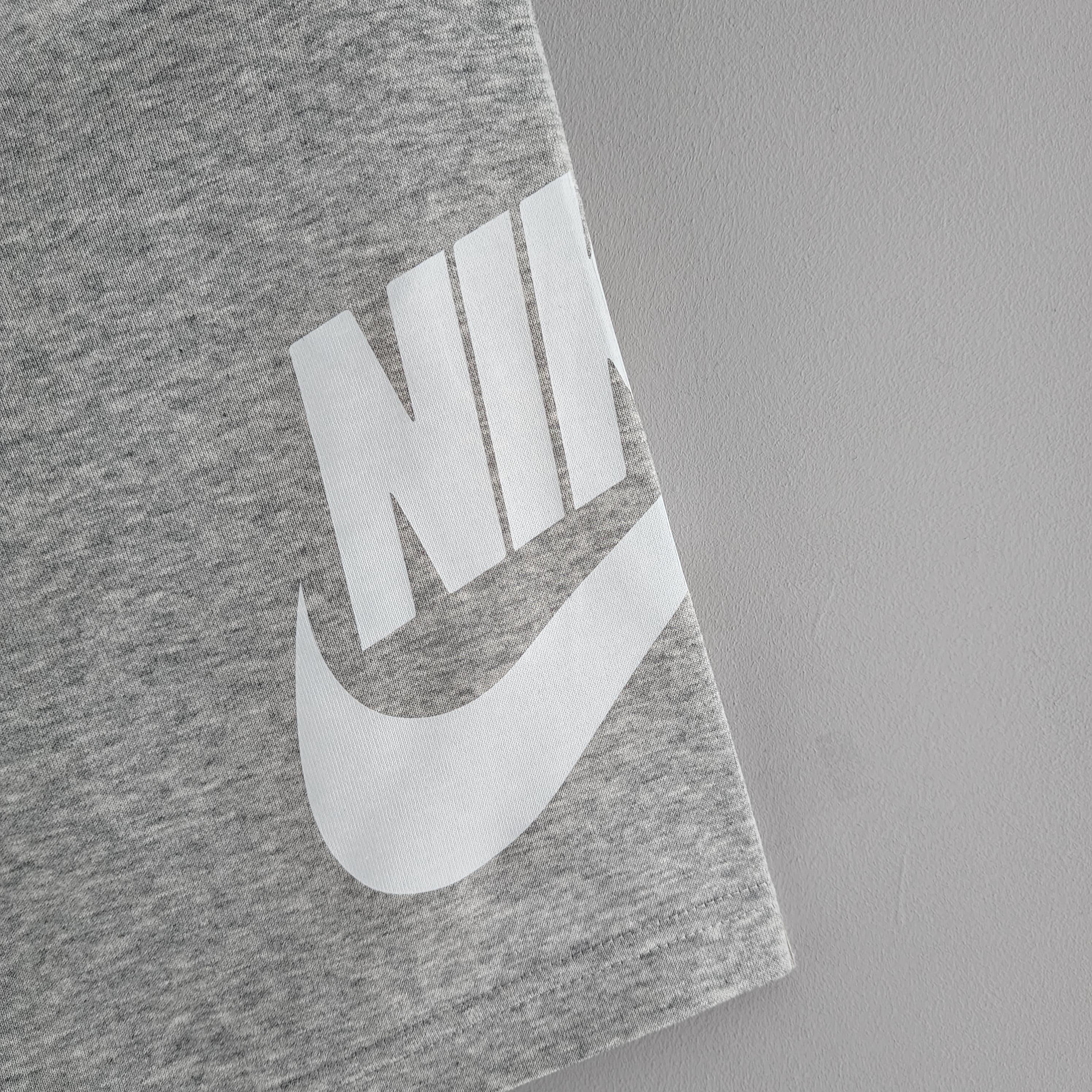 Shorts Moletom Nike - Cinza