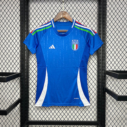 Italien 24/25 Frau Euro Zuhause 