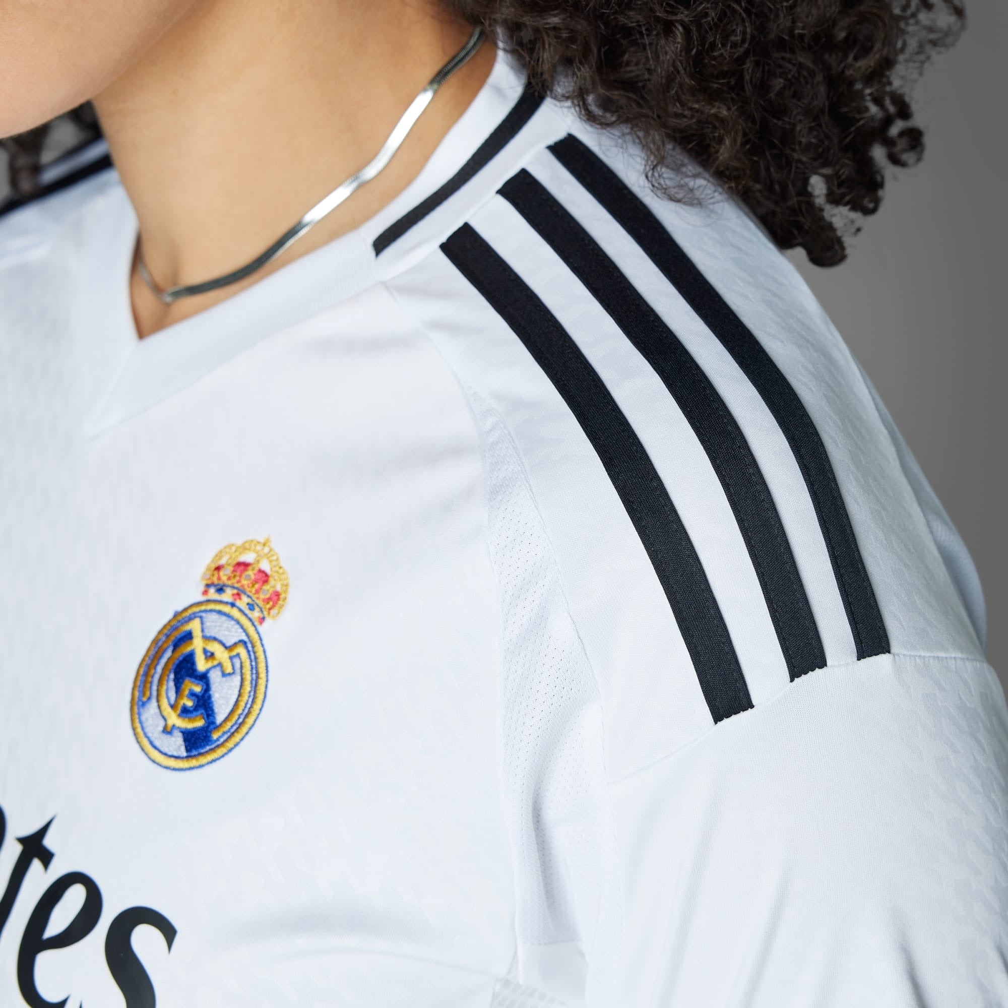 Trikot 24/25 Real Madrid l Frau 