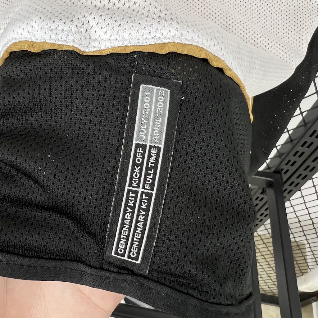 Wendetrikot von Manchester United Retro 2001/02 zum 100. Jubiläum 