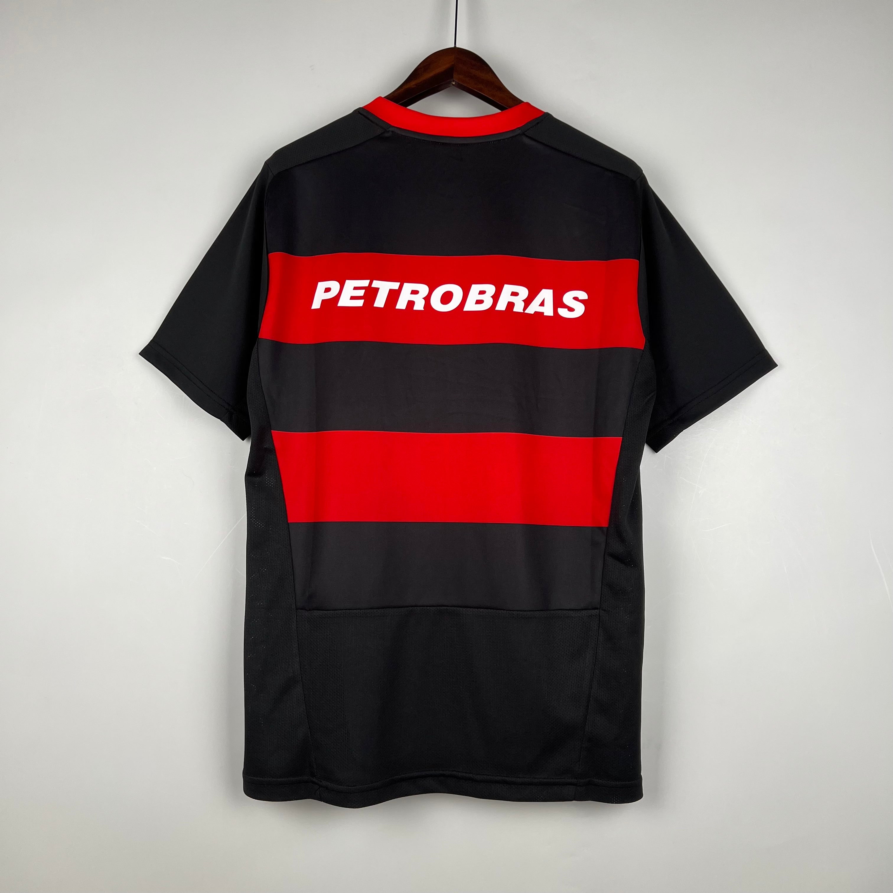 Trikot Flamengo Retro 2002 Vermelha e Preta 