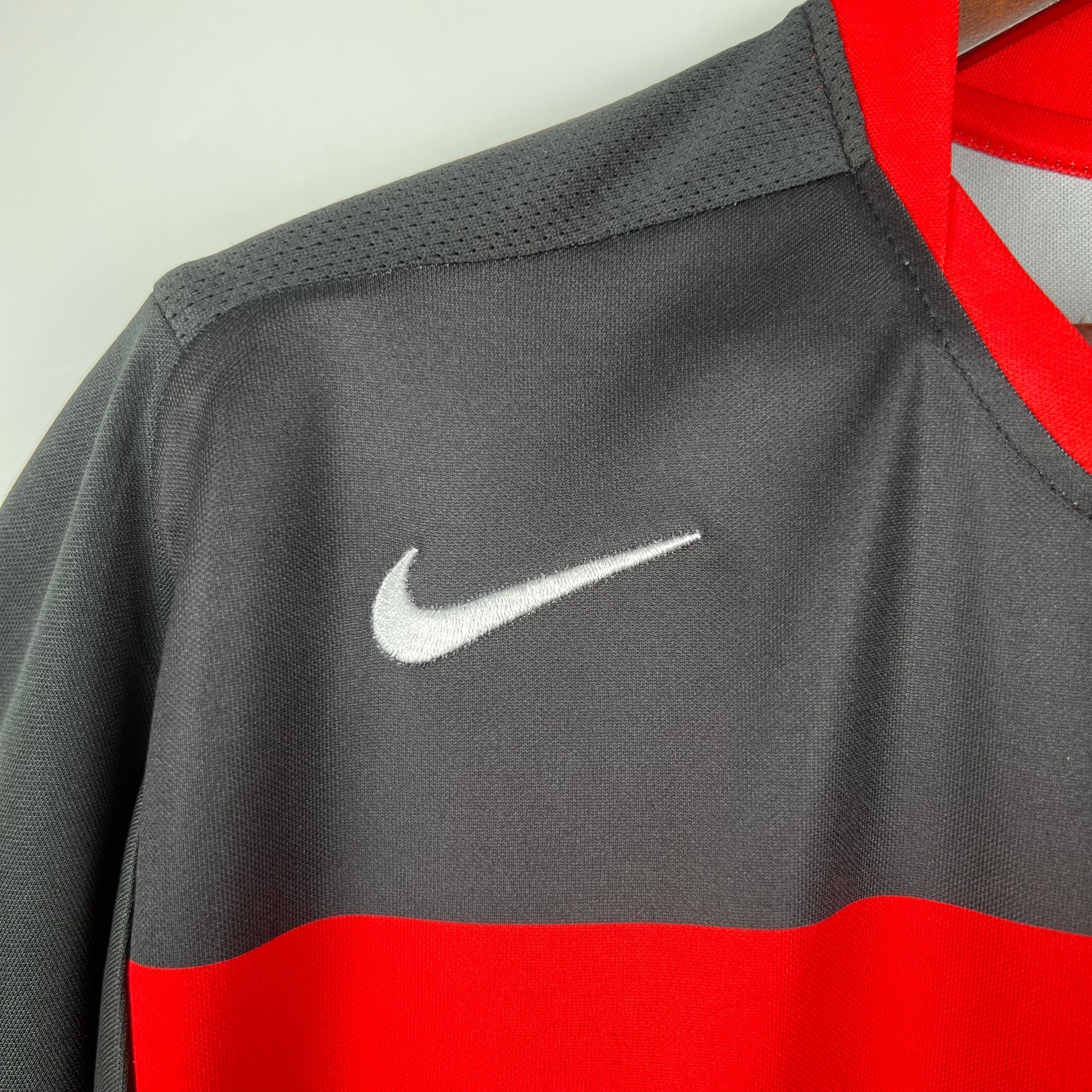 Trikot Flamengo Retro 2002 Vermelha e Preta 