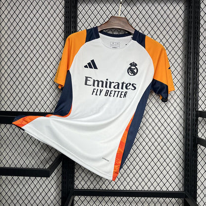 Real Madrid 24/25 Trainings-Trikot vor dem Spiel 