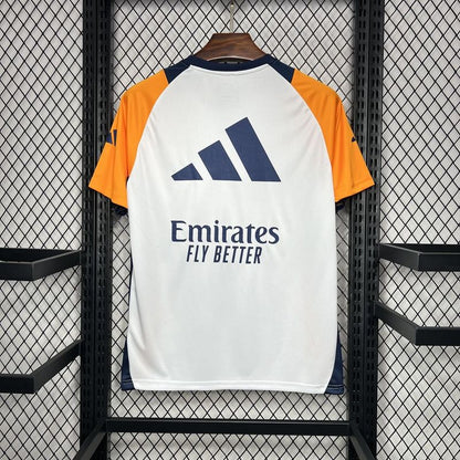 Real Madrid 24/25 Trainings-Trikot vor dem Spiel 