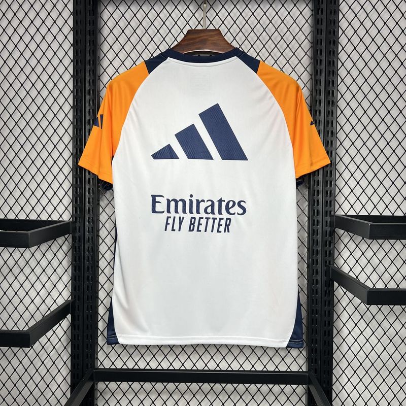 Real Madrid 24/25 Trainings-Trikot vor dem Spiel 