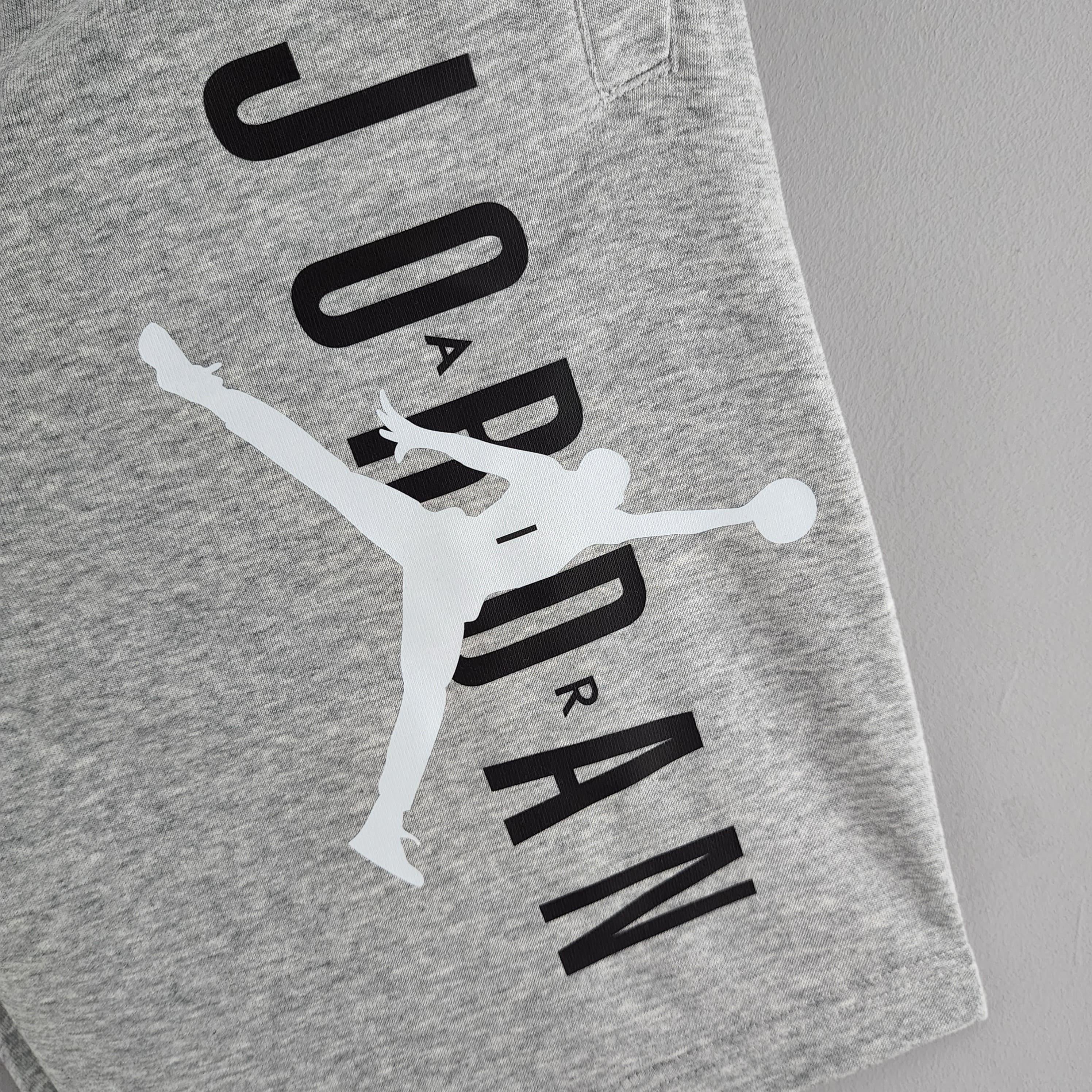 Shorts Moletom Nike Air Jordan - Cinza 