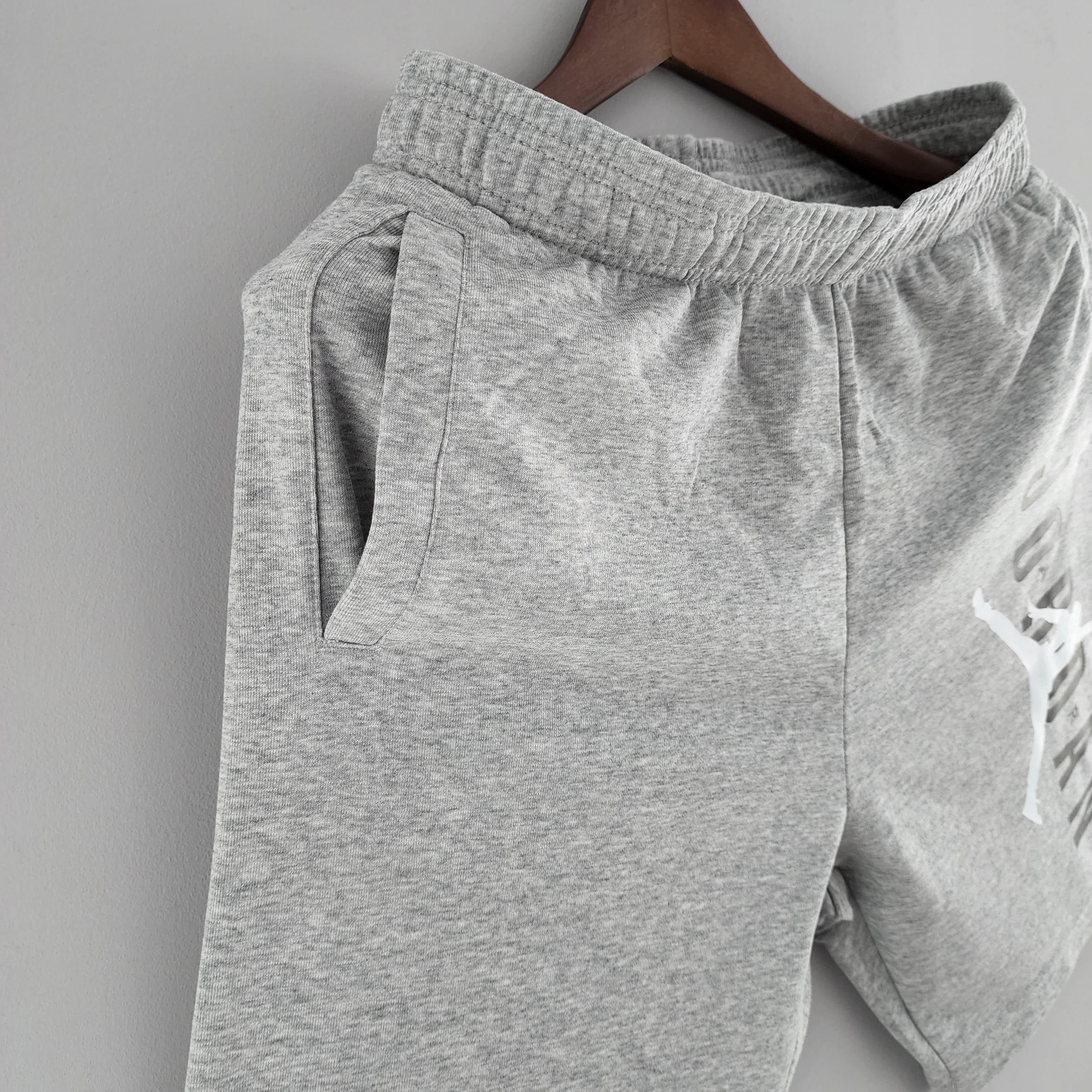 Shorts Moletom Nike Air Jordan - Cinza 