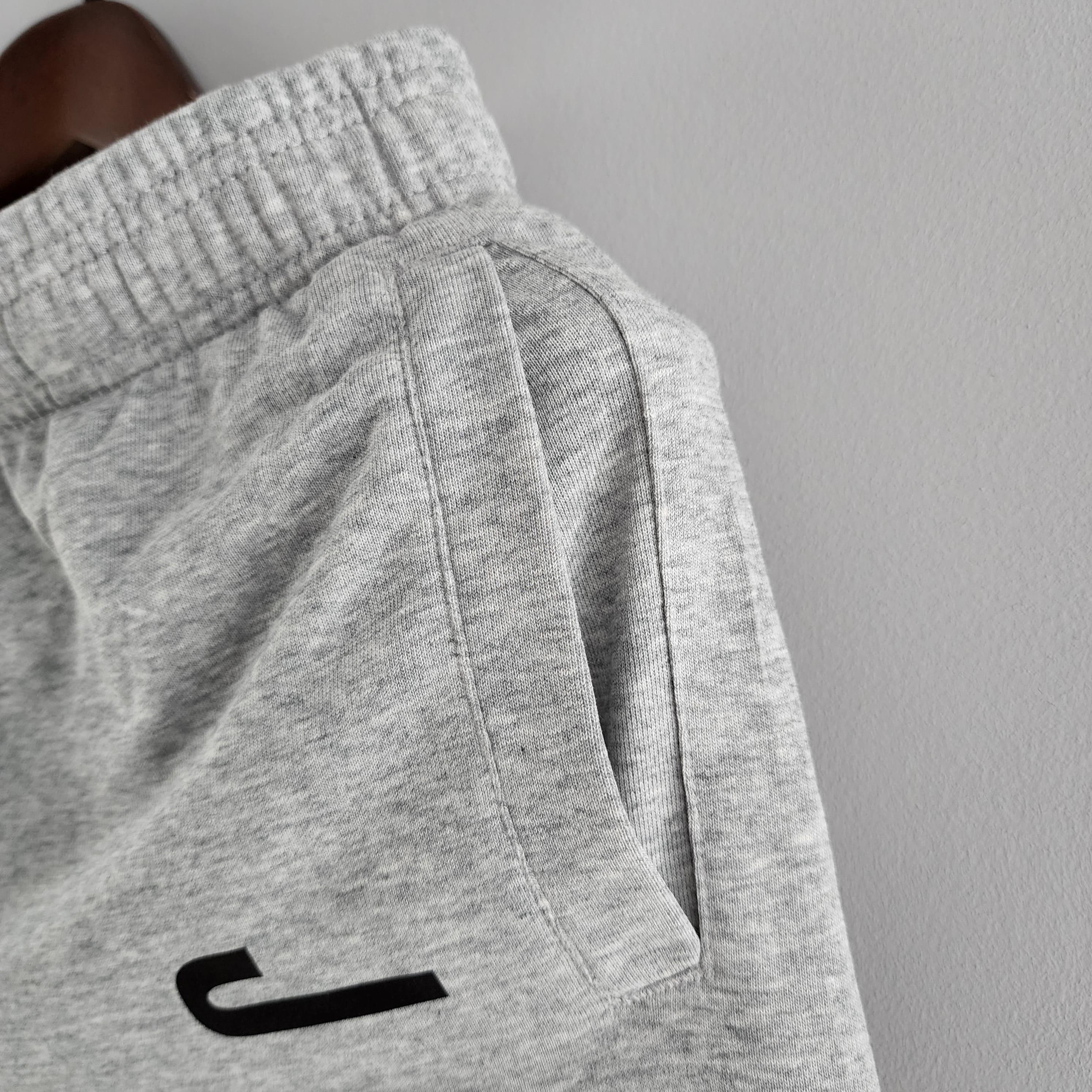 Shorts Moletom Nike Air Jordan - Cinza 